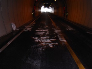 090424_tunnelin