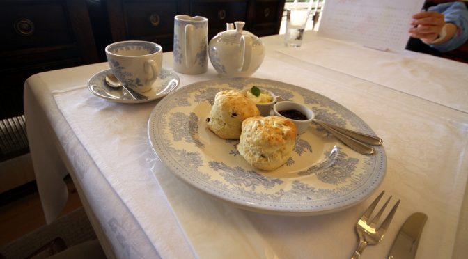 英国大使館でスコーンを食べた！