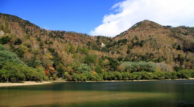 刈込湖の紅葉見頃_16年10月10日